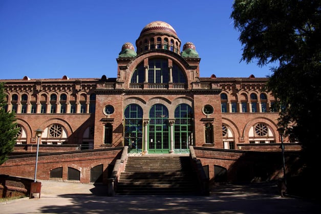 Universitat-Autonoma-de-Barcelona-campus-Back-Exterior